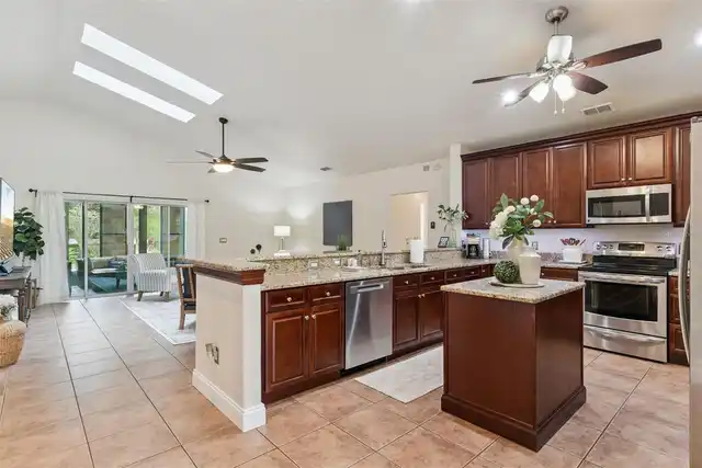 Listing Photo 12