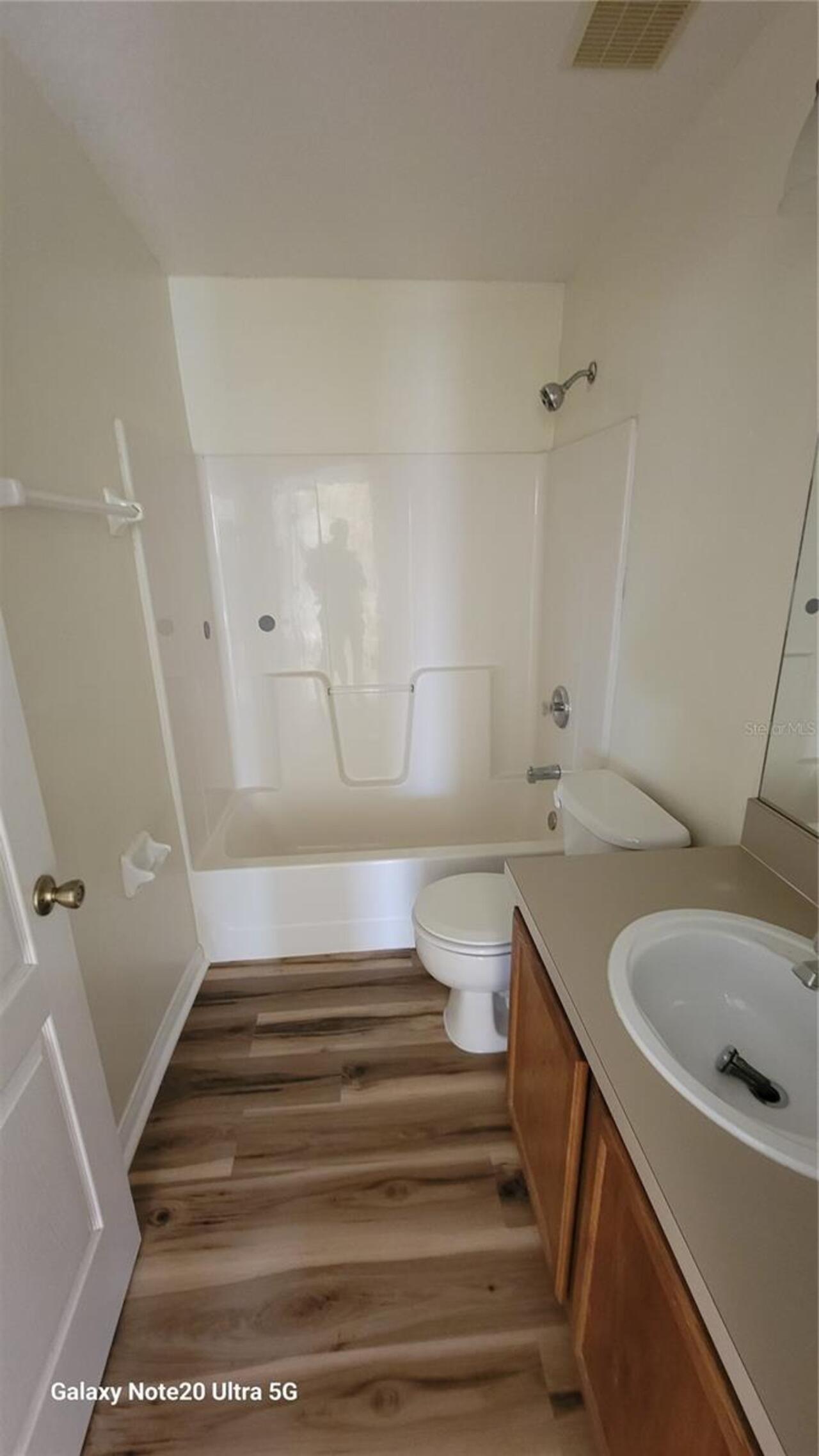 Listing Photo 9