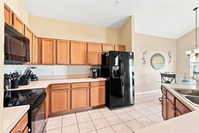 Listing Photo 10