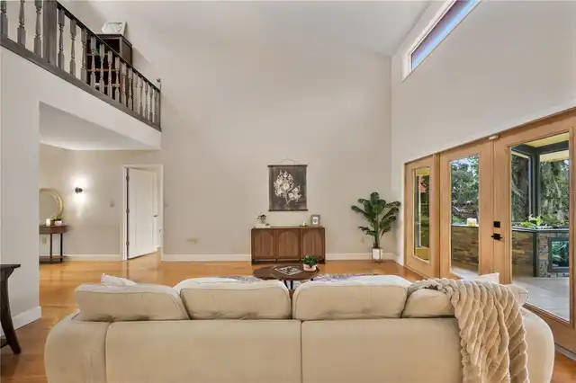 Listing Photo 11
