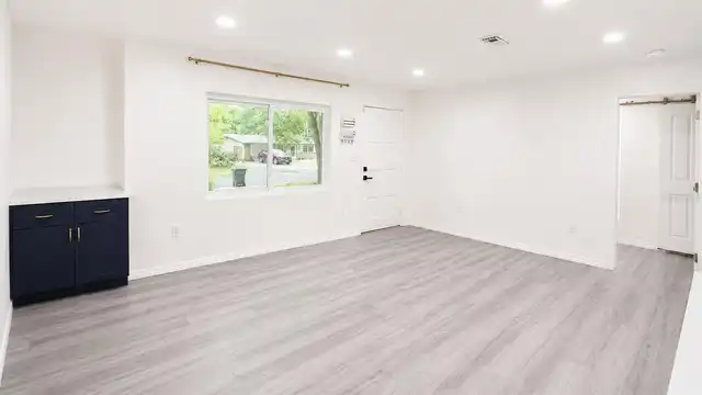 Listing Photo 6