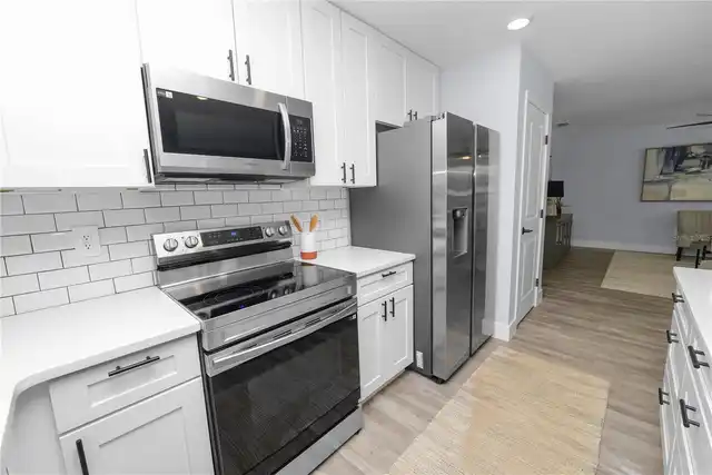 Listing Photo 11
