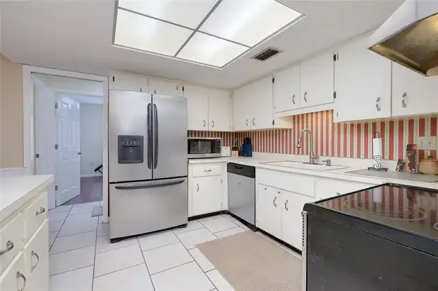 Listing Photo 22