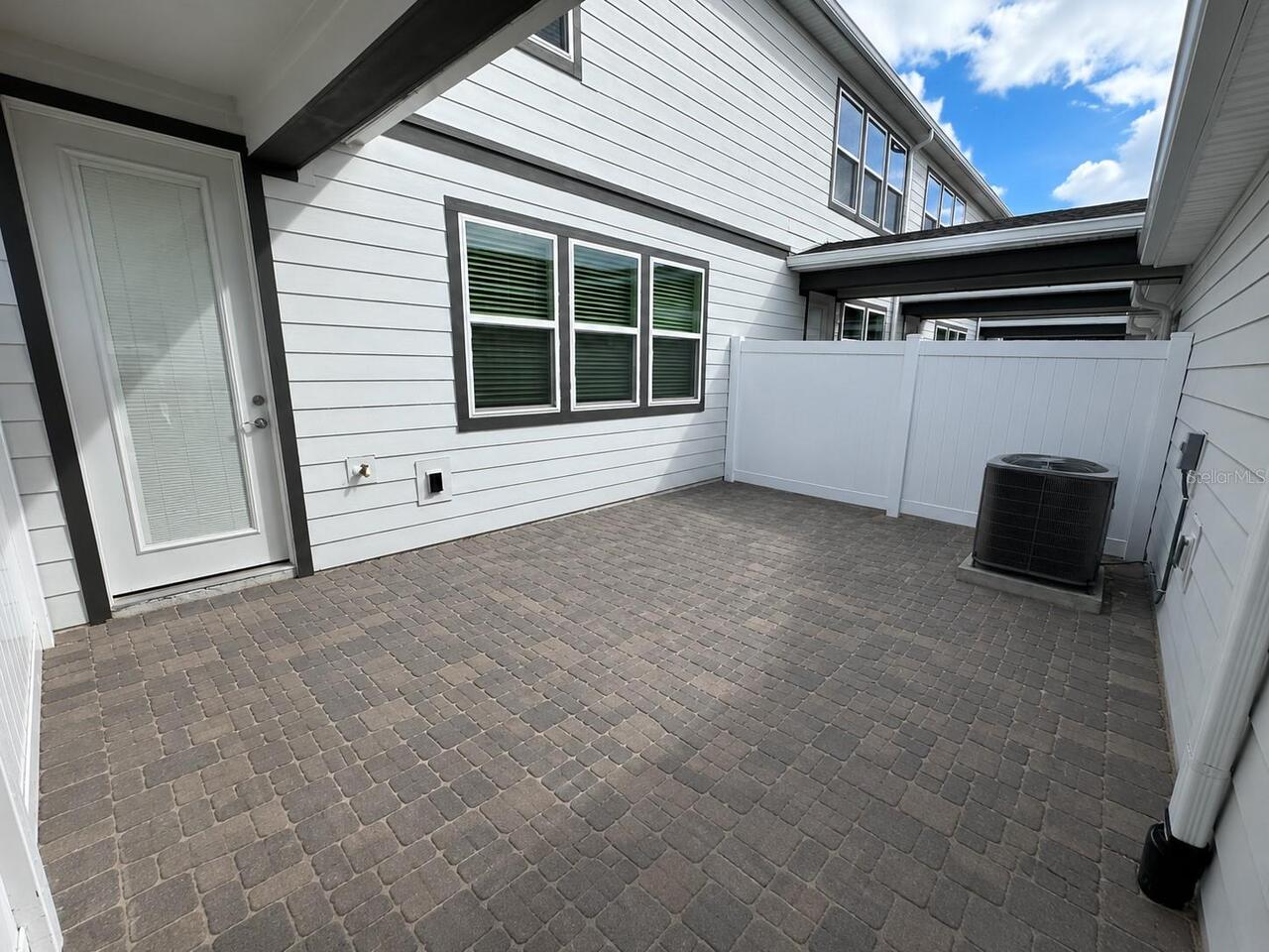 Listing Photo 14
