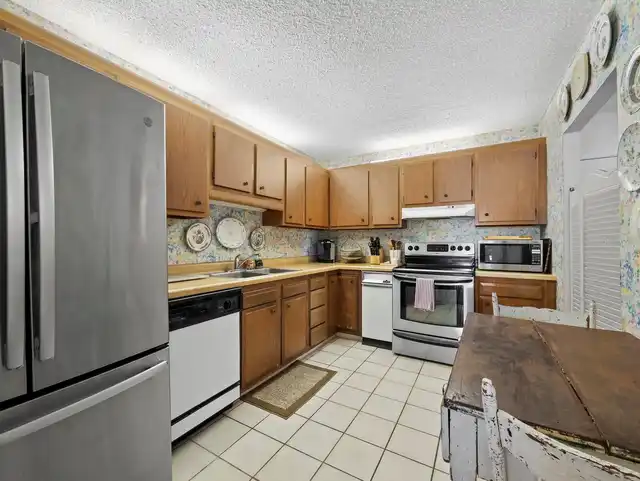 Listing Photo 10