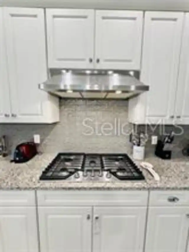 Listing Photo 12