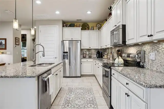Listing Photo 11