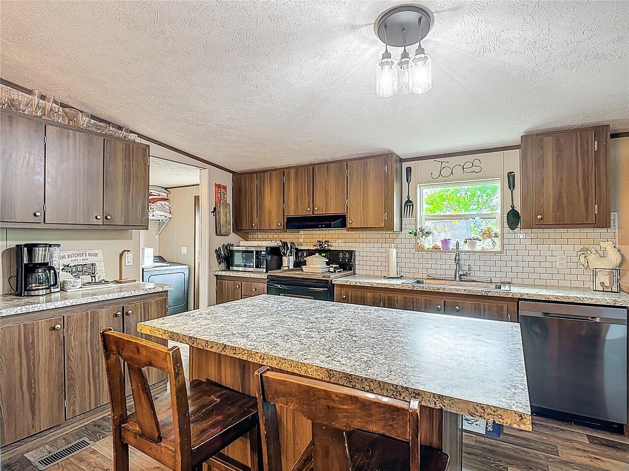 Listing Photo 16