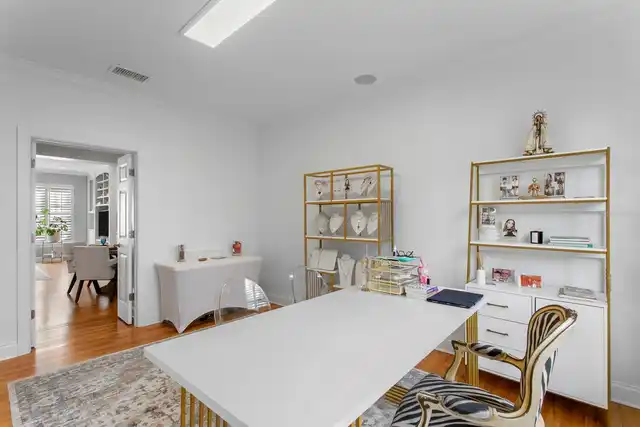 Listing Photo 11