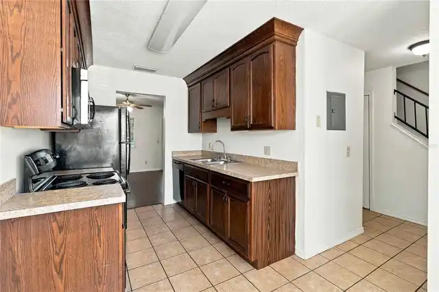 Listing Photo 12