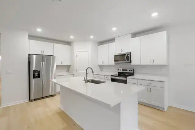 Listing Photo 11