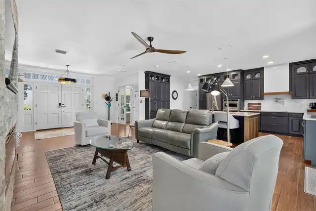 Listing Photo 10
