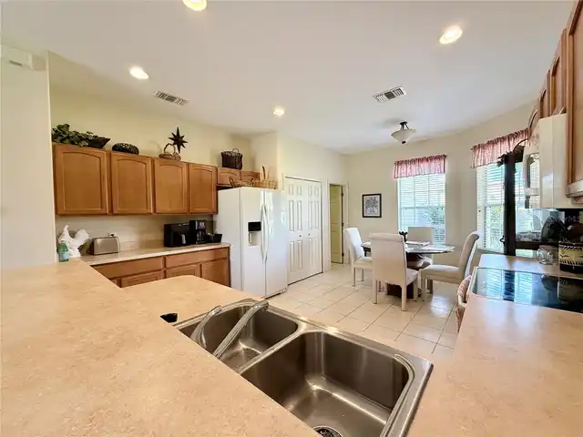 Listing Photo 12