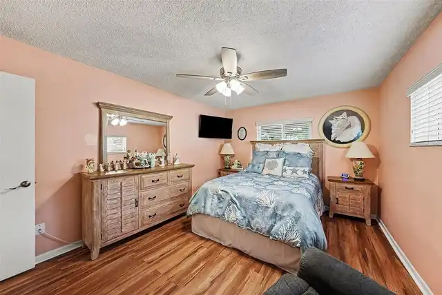 Listing Photo 17
