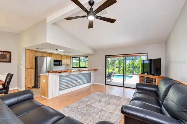 Listing Photo 11
