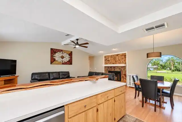 Listing Photo 12