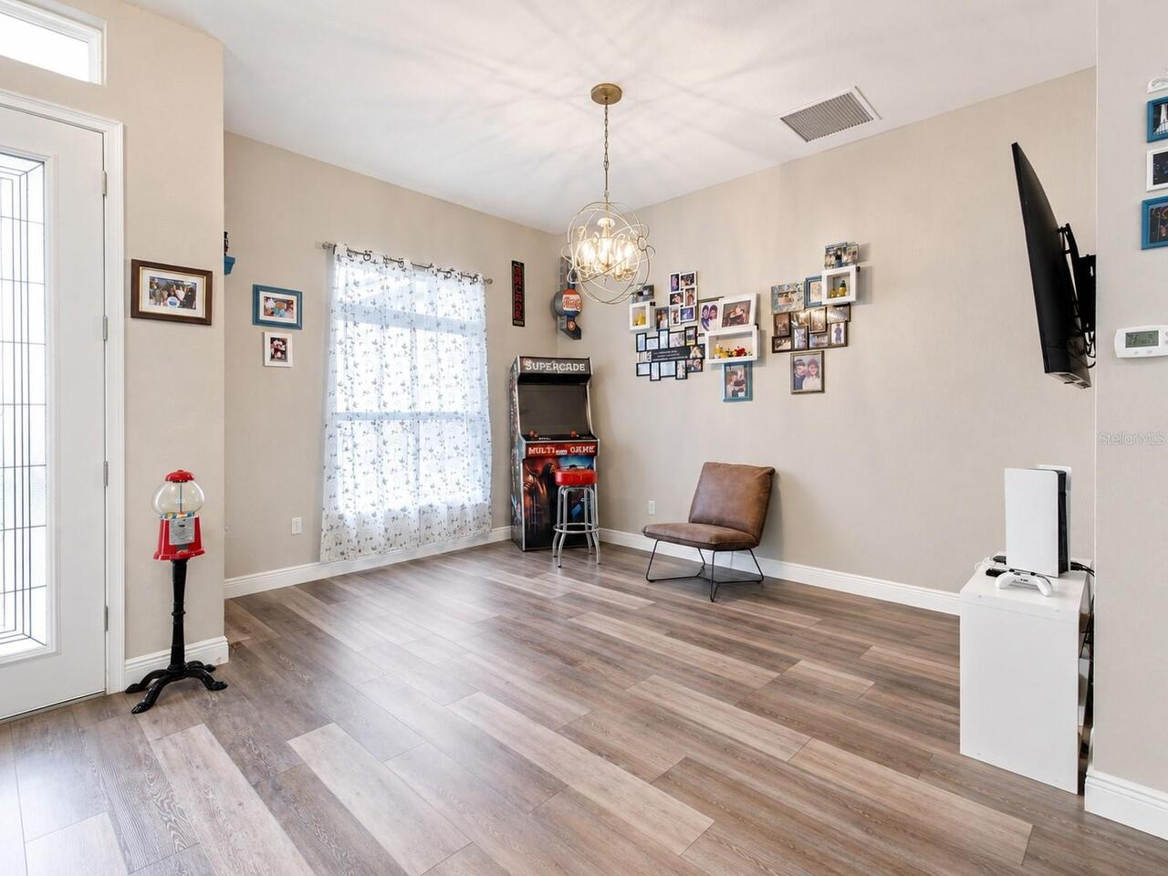 Listing Photo 9