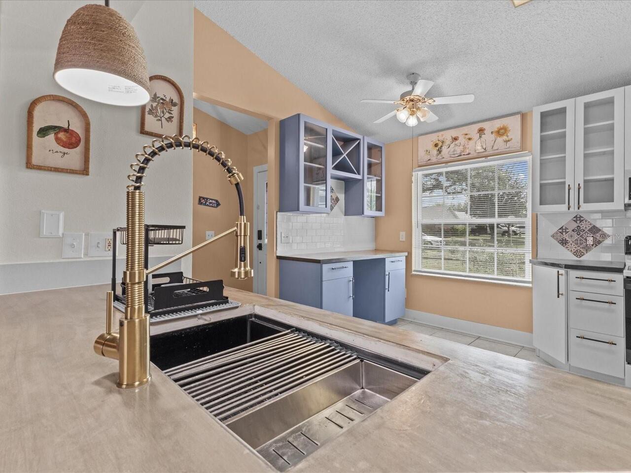 Listing Photo 11