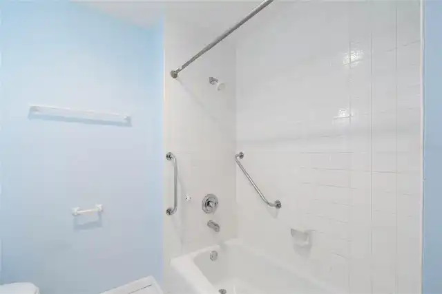 Listing Photo 11