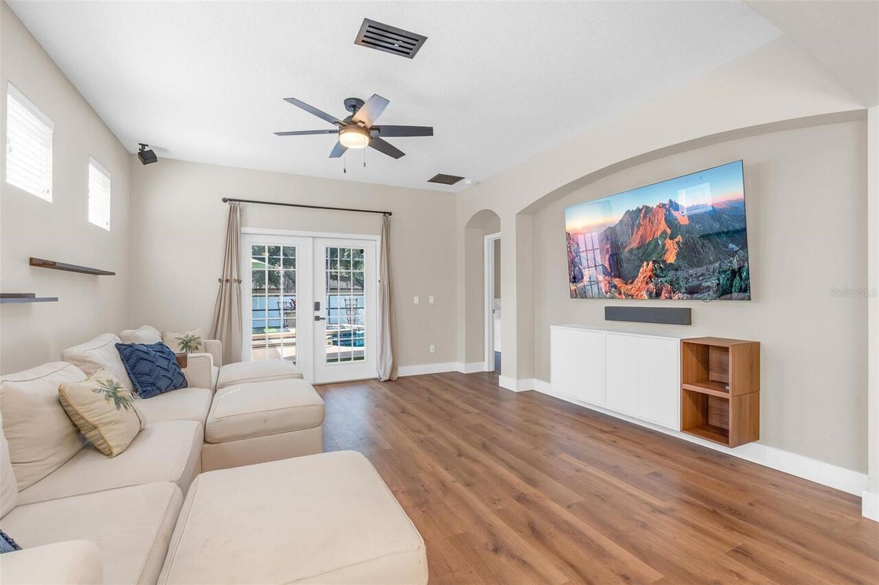 Listing Photo 12