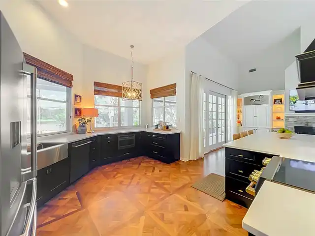 Listing Photo 10