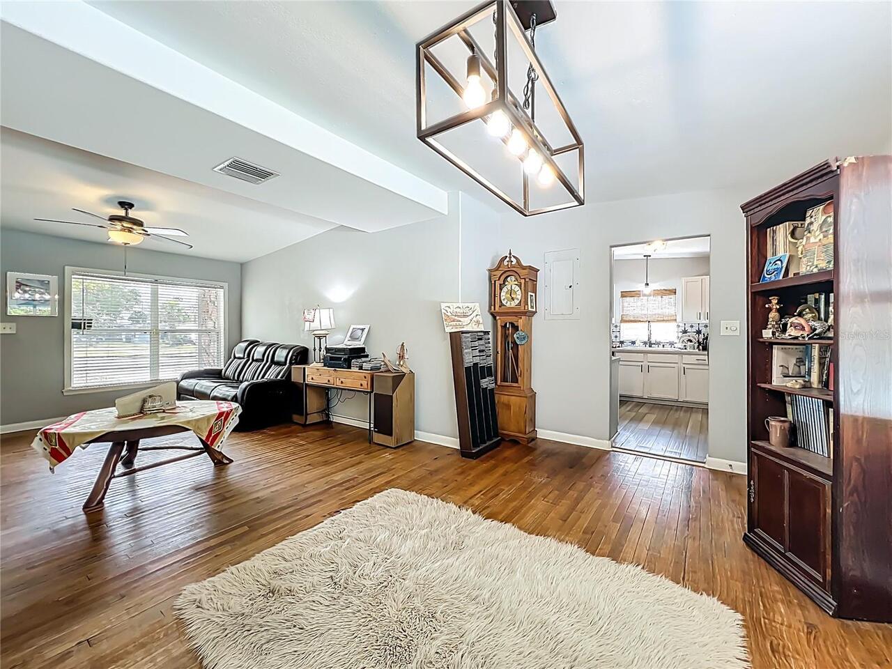 Listing Photo 11