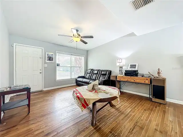 Listing Photo 8