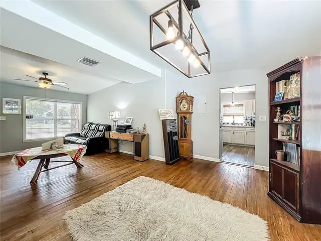 Listing Photo 11