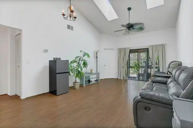 Listing Photo 10