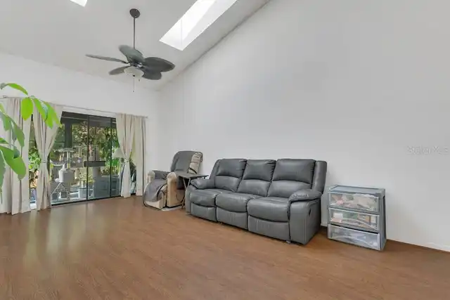 Listing Photo 11