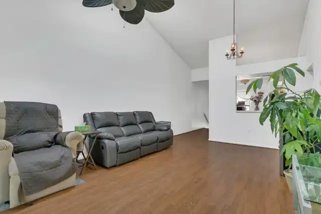 Listing Photo 12