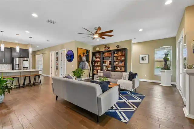 Listing Photo 10