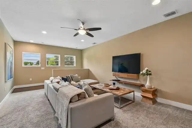 Listing Photo 34