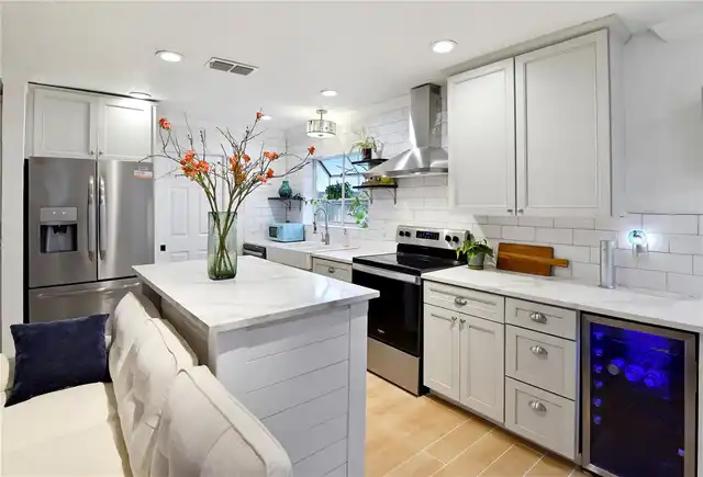 Listing Photo 8