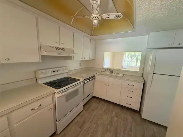 Listing Photo 6