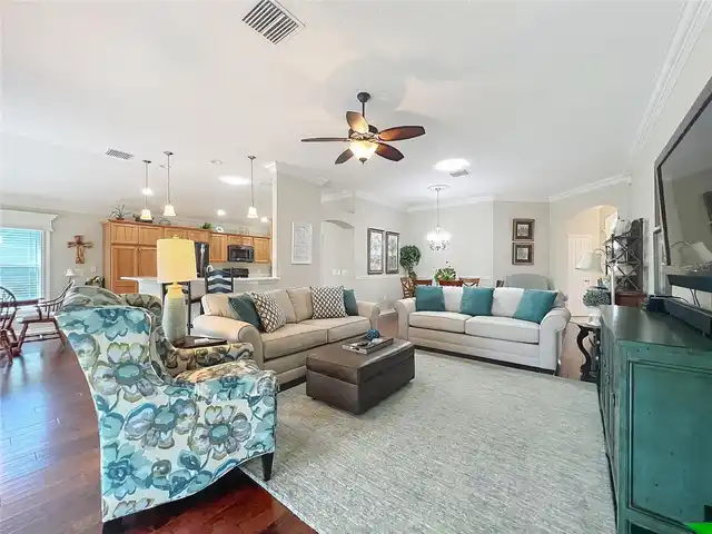 Listing Photo 11