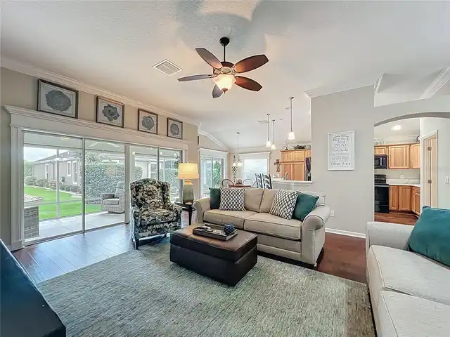 Listing Photo 12