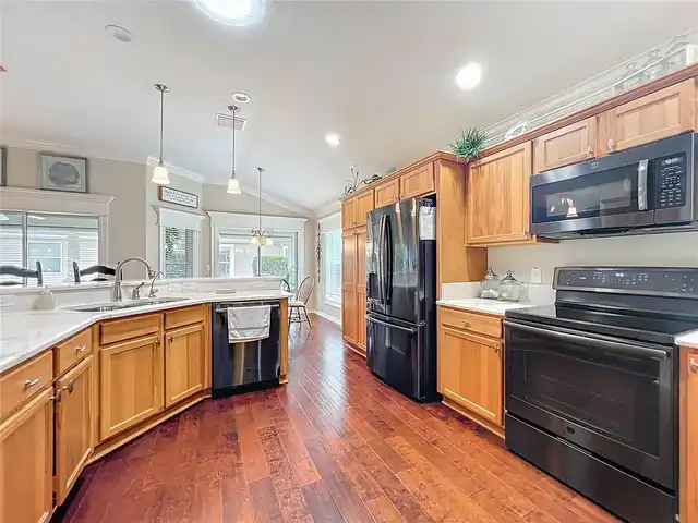 Listing Photo 16