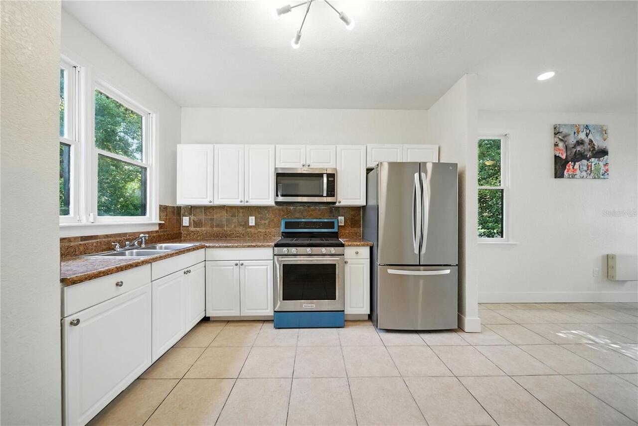 Listing Photo 12