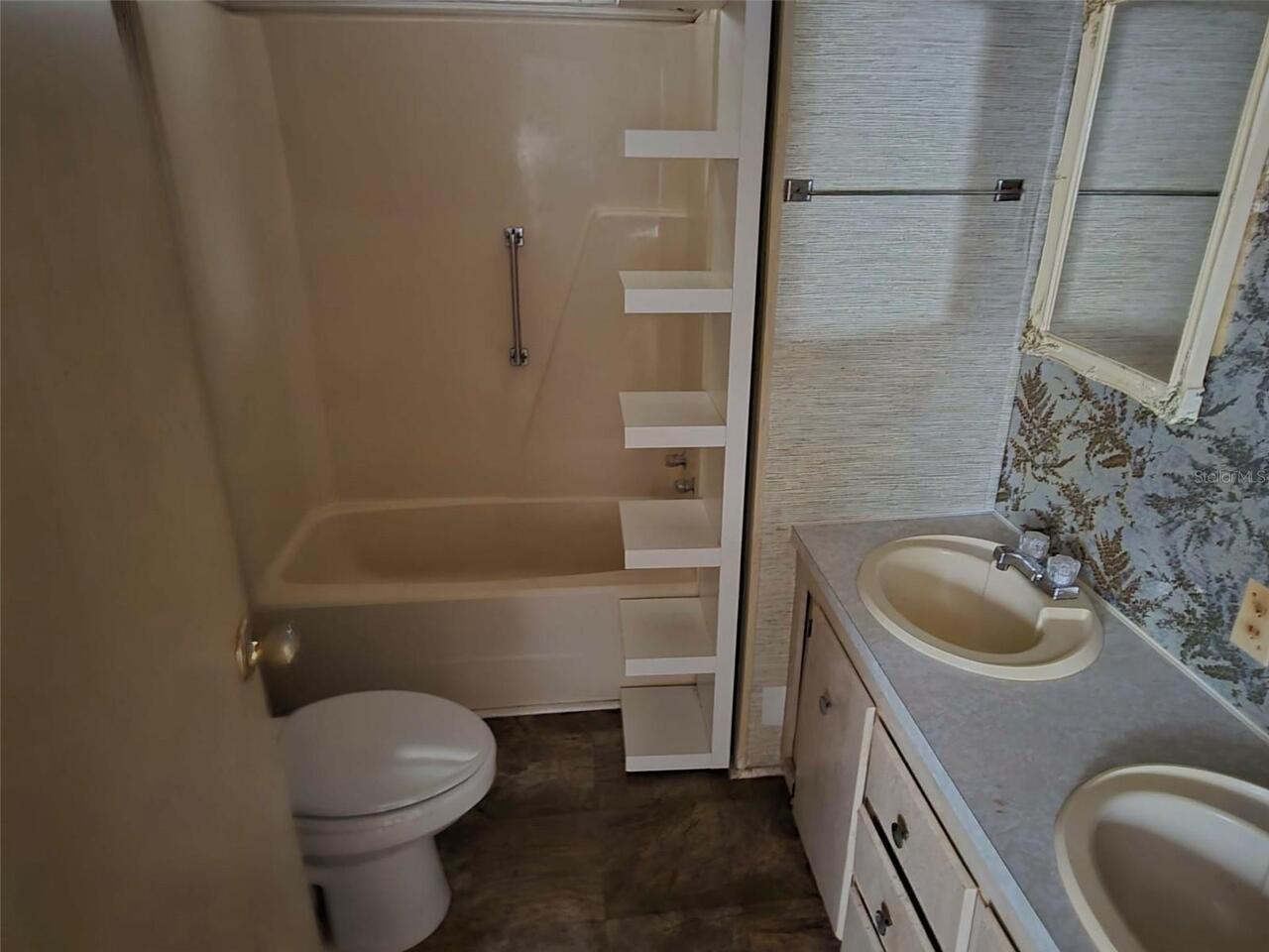 Listing Photo 11