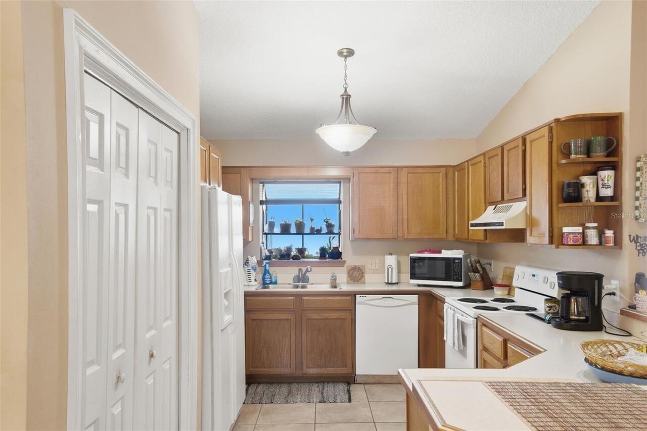 Listing Photo 11