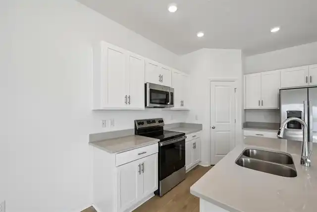 Listing Photo 8