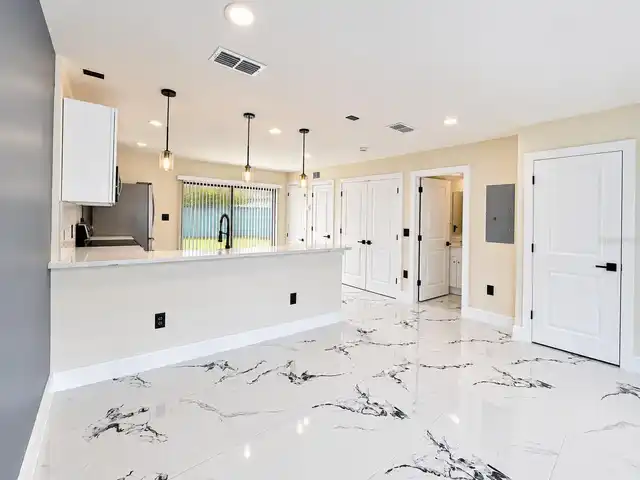 Listing Photo 8