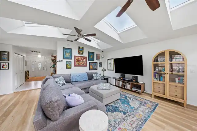 Listing Photo 12