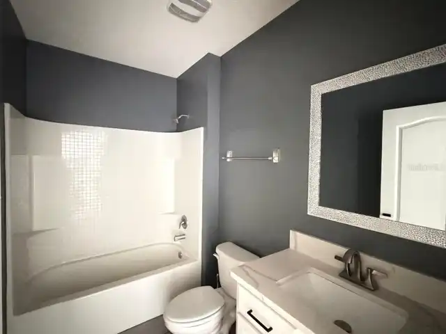 Listing Photo 12