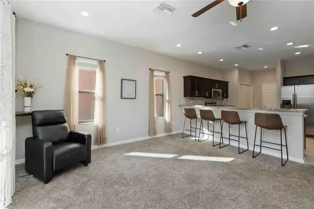 Listing Photo 12