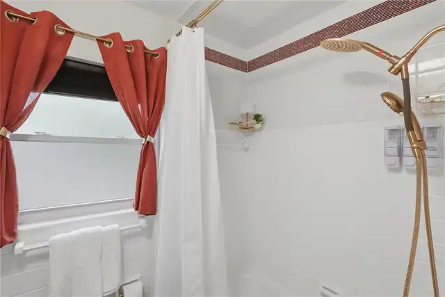Listing Photo 12