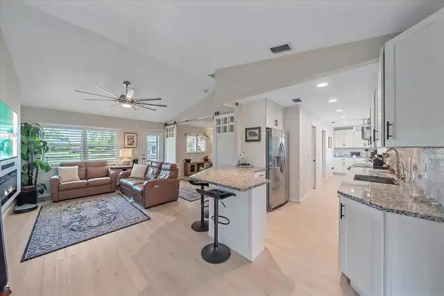 Listing Photo 9