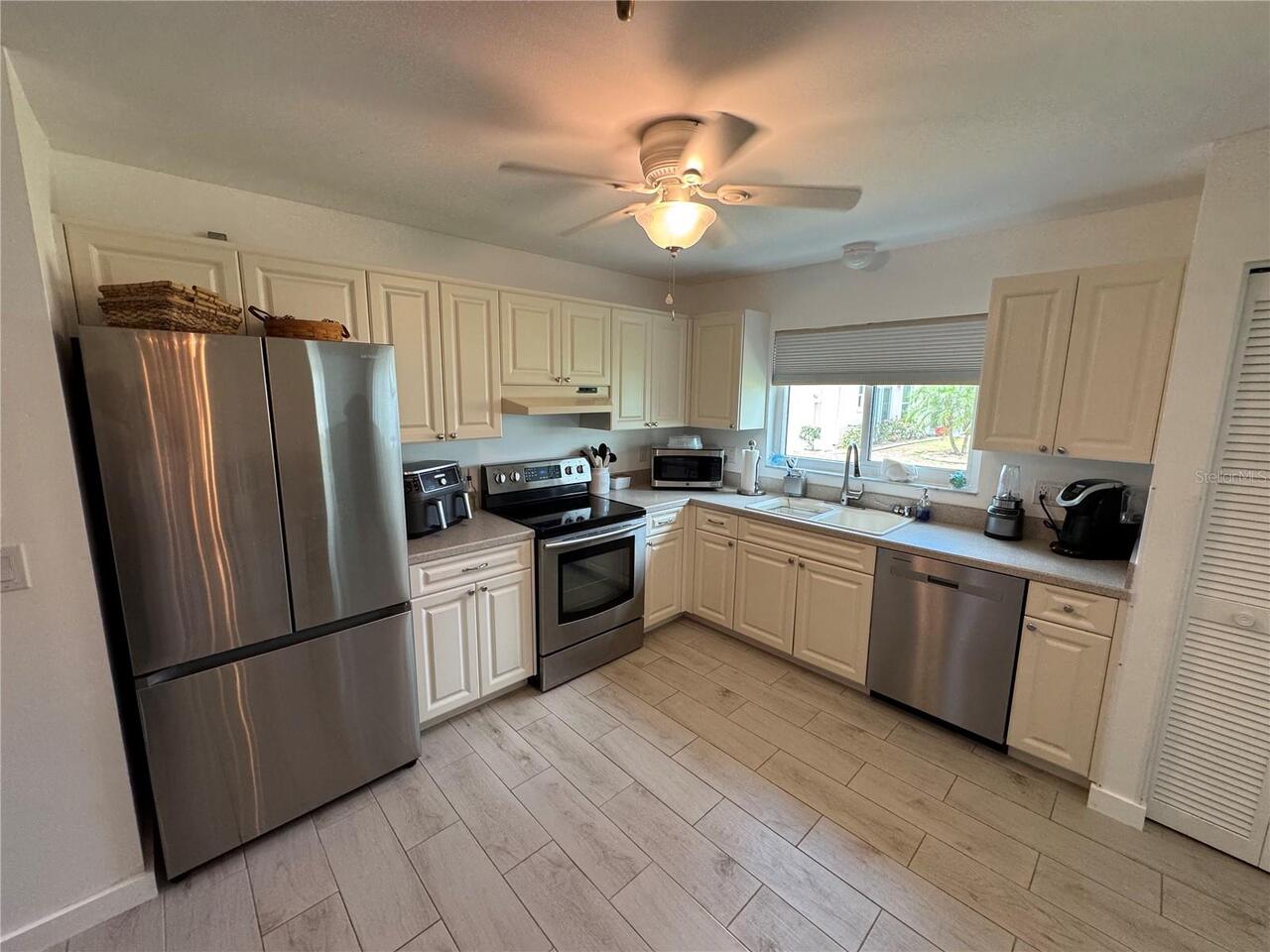 Listing Photo 11