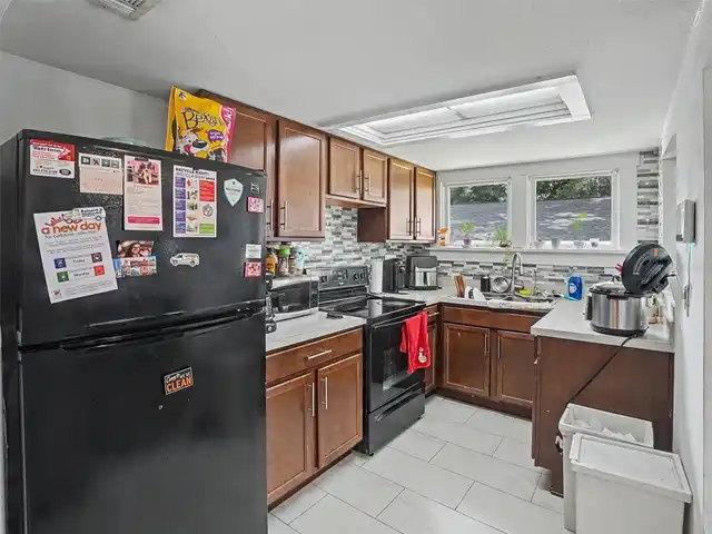 Listing Photo 10